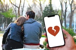 بازسازی اعتماد بعد از خیانت عاطفی و احساسی/چالش‌ها و راهکارها